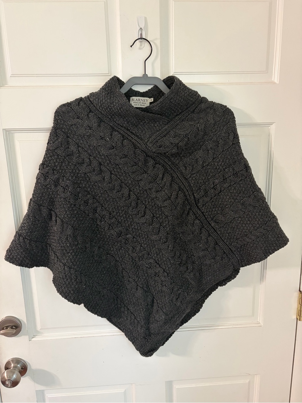 NWT Blarney Woolen Mills Aran Ireland Charcoal Gray 100% Merino Wool Poncho M